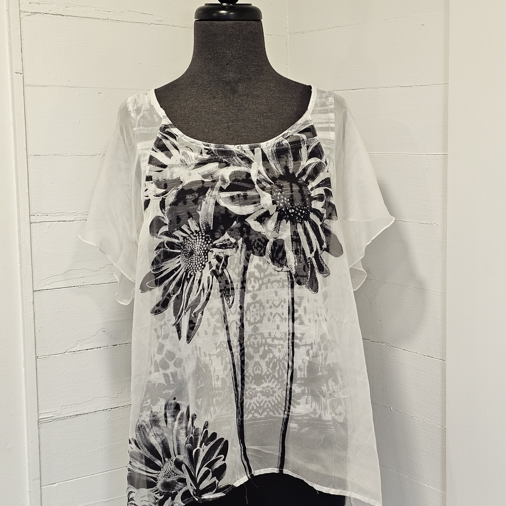 Chic Floral Women's Blouse - Black and White